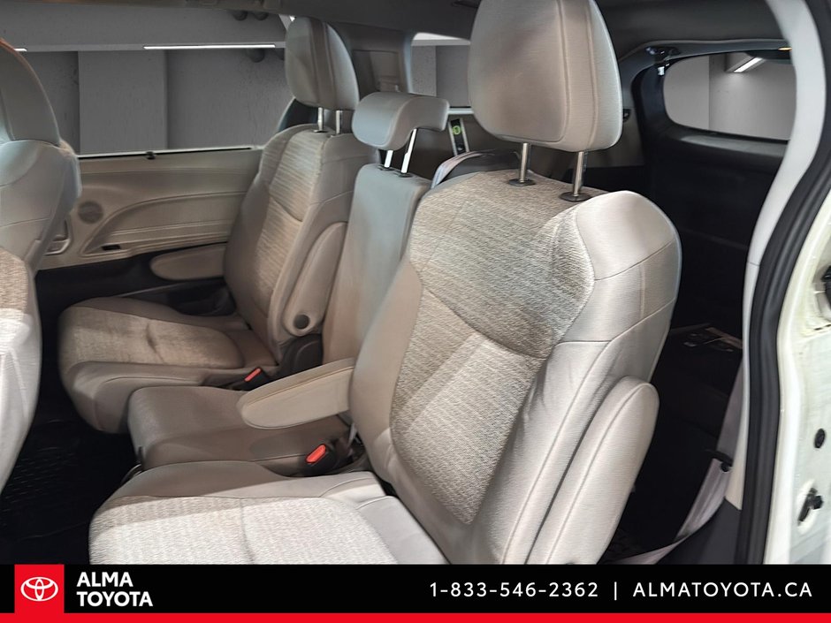 2021 Toyota Sienna LE HYBRID-11