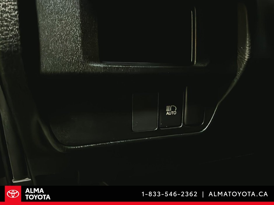 2018 Toyota Tacoma SR5 4X4-12