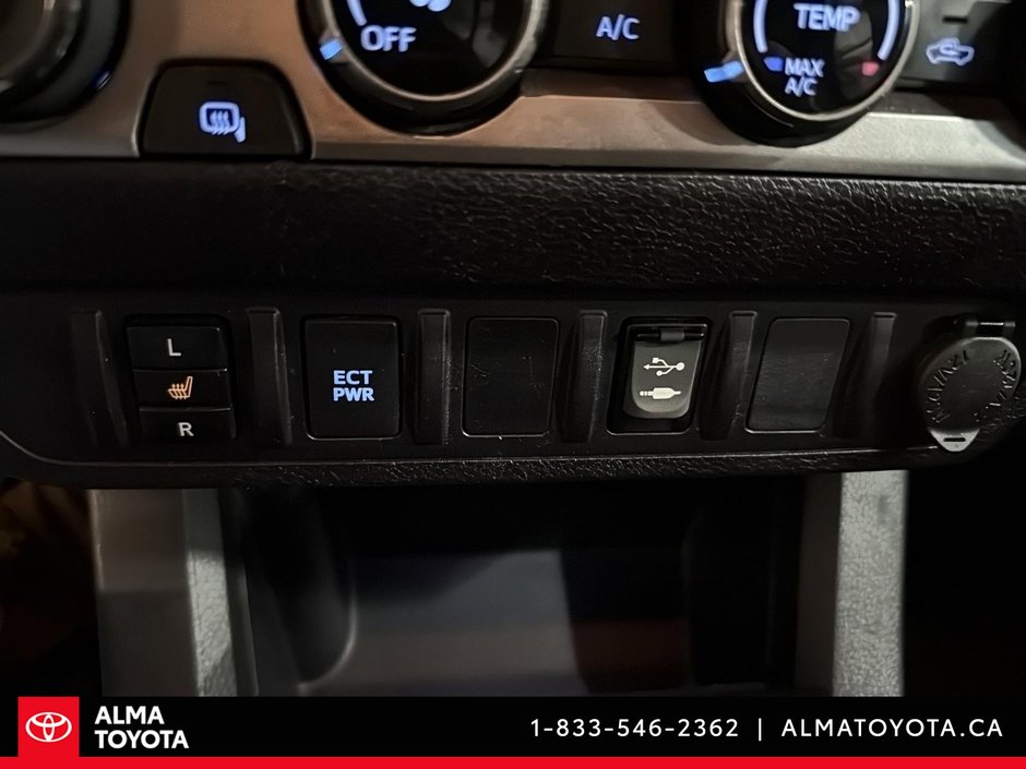 2018 Toyota Tacoma SR5 4X4-17