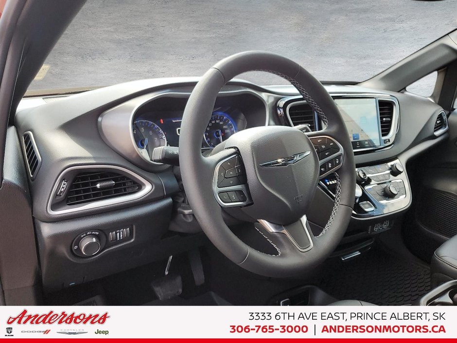 2025 Chrysler Grand Caravan SXT 3.6L Pentastar V6 / Stow ’n Go Seating / Dual Power Sliding Doors
