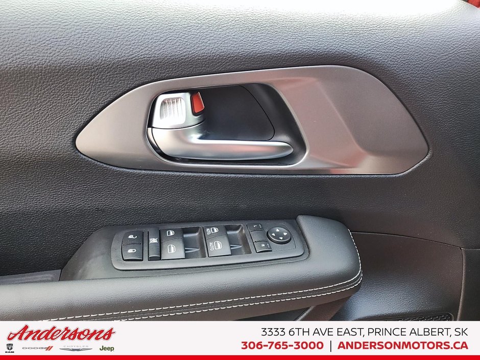 2025 Chrysler Grand Caravan SXT 3.6L Pentastar V6 / Stow ’n Go Seating / Dual Power Sliding Doors