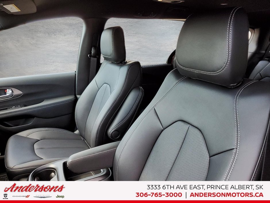 2025 Chrysler Grand Caravan SXT 3.6L Pentastar V6 / Stow ’n Go Seating / Dual Power Sliding Doors
