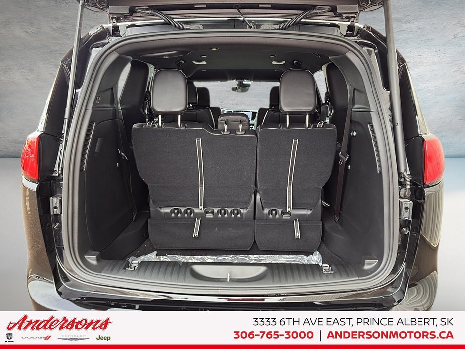 2025 Chrysler Grand Caravan SXT 3.6L Pentastar V6 / Dual Power Sliding Doors / Stow ’n Go Seating