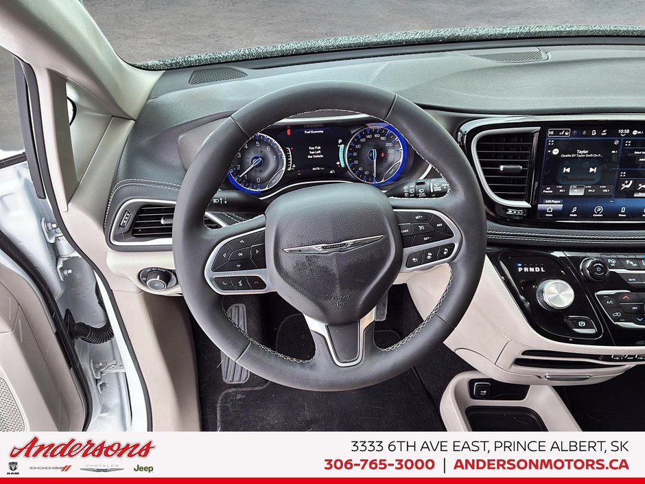 2023 Chrysler Pacifica Touring L 3.6L Pentastar V6 / AWD / Dual Power Sliding Doors & Power Liftgate
