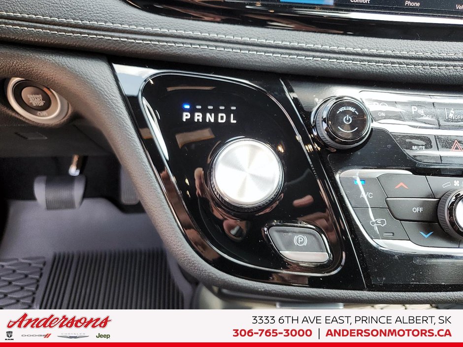 2025 Chrysler Pacifica SELECT AWD
