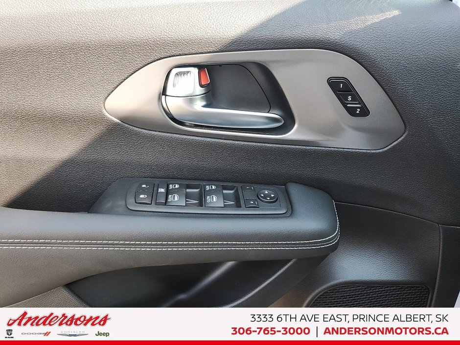 2025 Chrysler Pacifica SELECT AWD