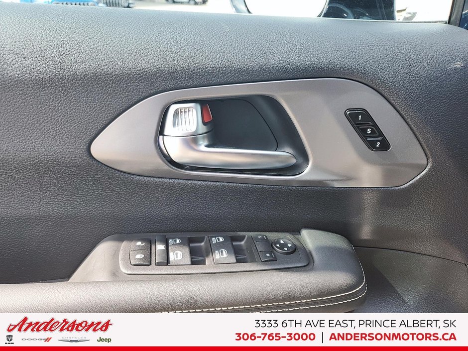 2025 Chrysler Pacifica SELECT AWD