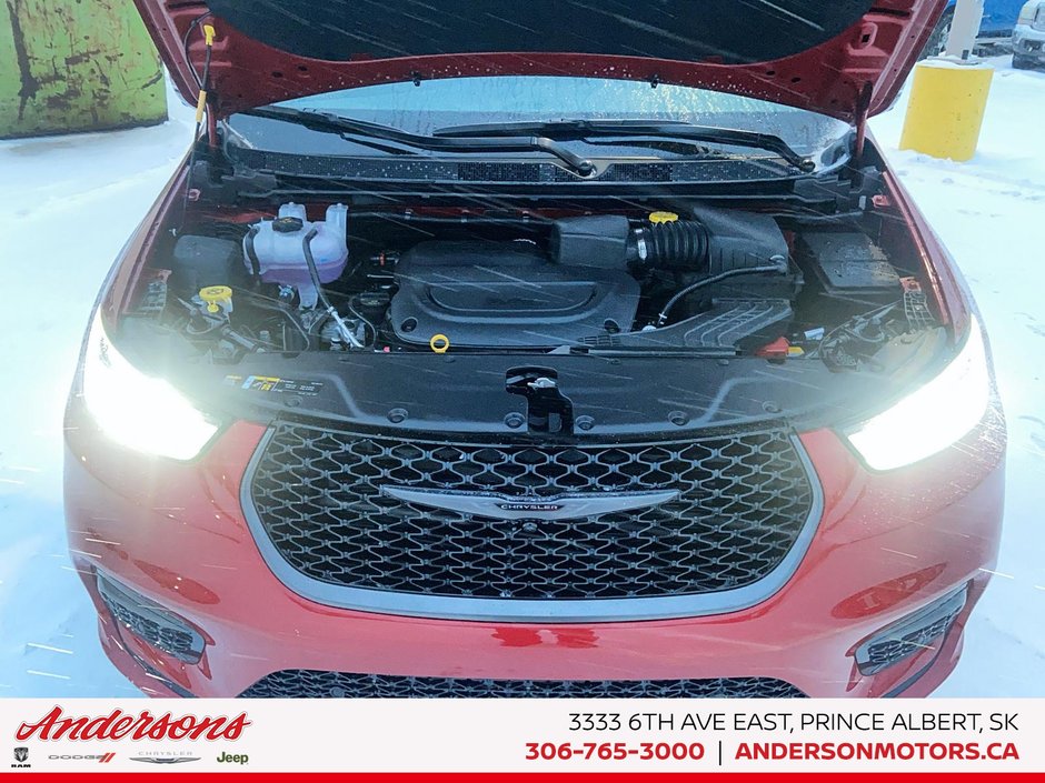 2026 Chrysler Pacifica SELECT AWD 3.6L Pentastar V6 AWD / 100th Anniversary Edition / Uconnect Theater Family Group II