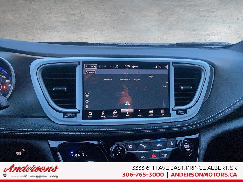 2026 Chrysler Pacifica SELECT AWD 3.6L Pentastar V6 AWD / 100th Anniversary Edition / Uconnect Theater Family Group II