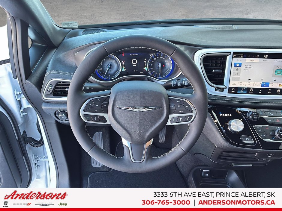 2026 Chrysler Pacifica SELECT AWD 3.6L Pentastar V6 AWD / 100th Anniversary Edition / Uconnect Theater Family Group II