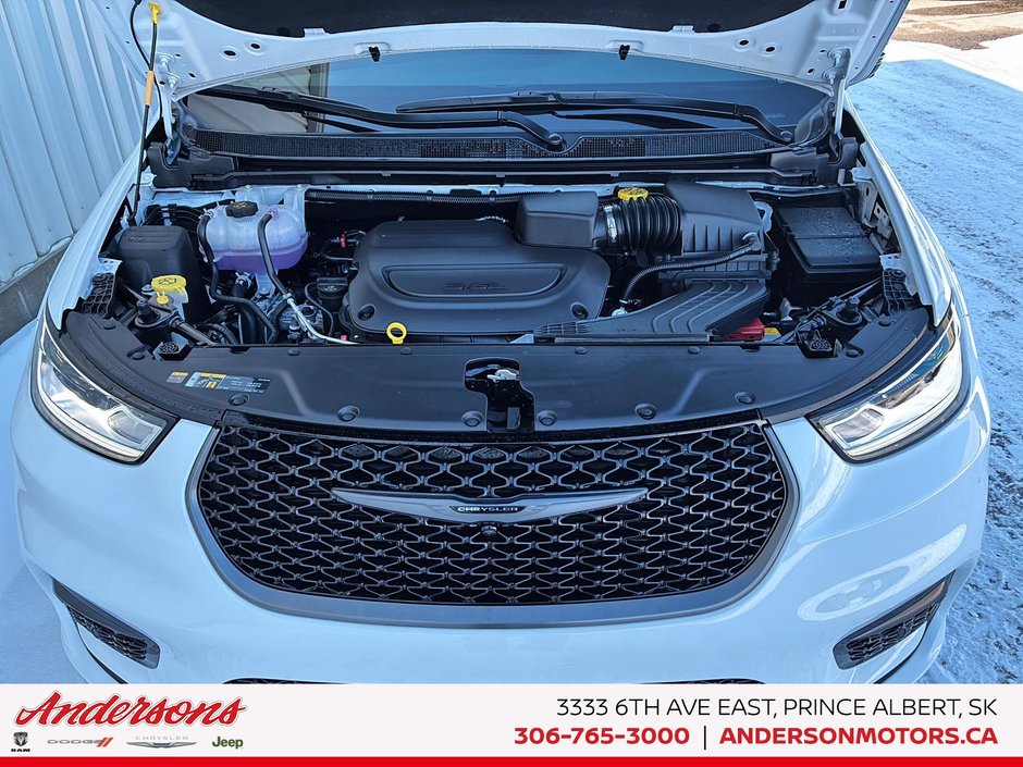 2026 Chrysler Pacifica SELECT AWD 3.6L Pentastar V6 AWD / 100th Anniversary Edition / Uconnect Theater Family Group II