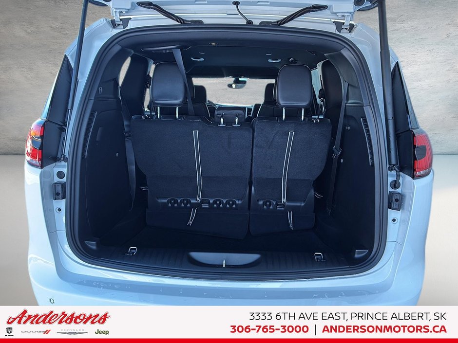 2026 Chrysler Pacifica SELECT AWD 3.6L Pentastar V6 AWD / 100th Anniversary Edition / Uconnect Theater Family Group II