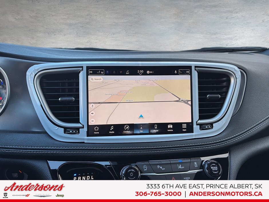 2026 Chrysler Pacifica SELECT AWD 3.6L Pentastar V6 AWD / 100th Anniversary Edition / Uconnect Theater Family Group II
