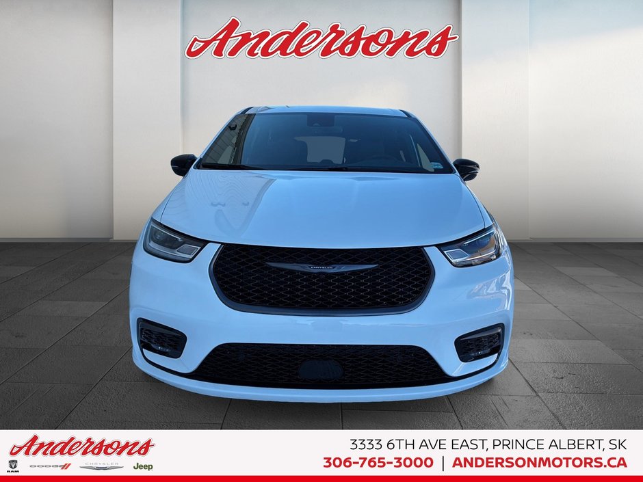 2026 Chrysler Pacifica SELECT AWD 3.6L Pentastar V6 AWD / 100th Anniversary Edition / Uconnect Theater Family Group II