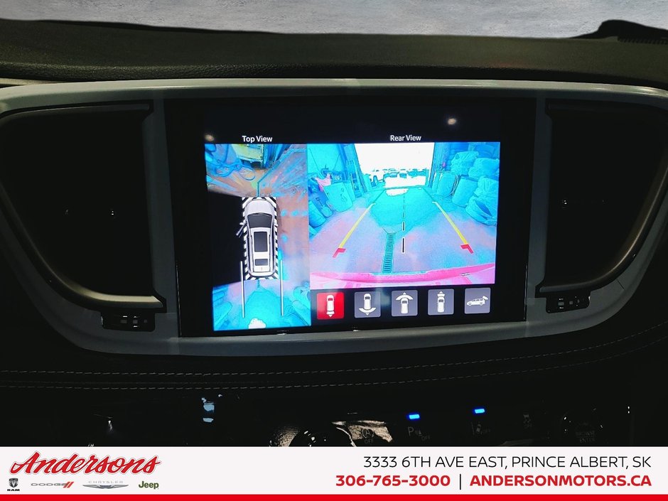 2027 Chrysler Pacifica SELECT AWD 3.6L V6 / Stow 'n Go / 360 Camera / ParkSense Assist