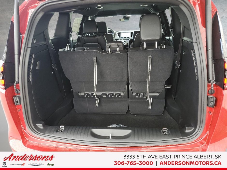 2027 Chrysler Pacifica SELECT AWD 3.6L V6 / Stow 'n Go / 360 Camera / ParkSense Assist