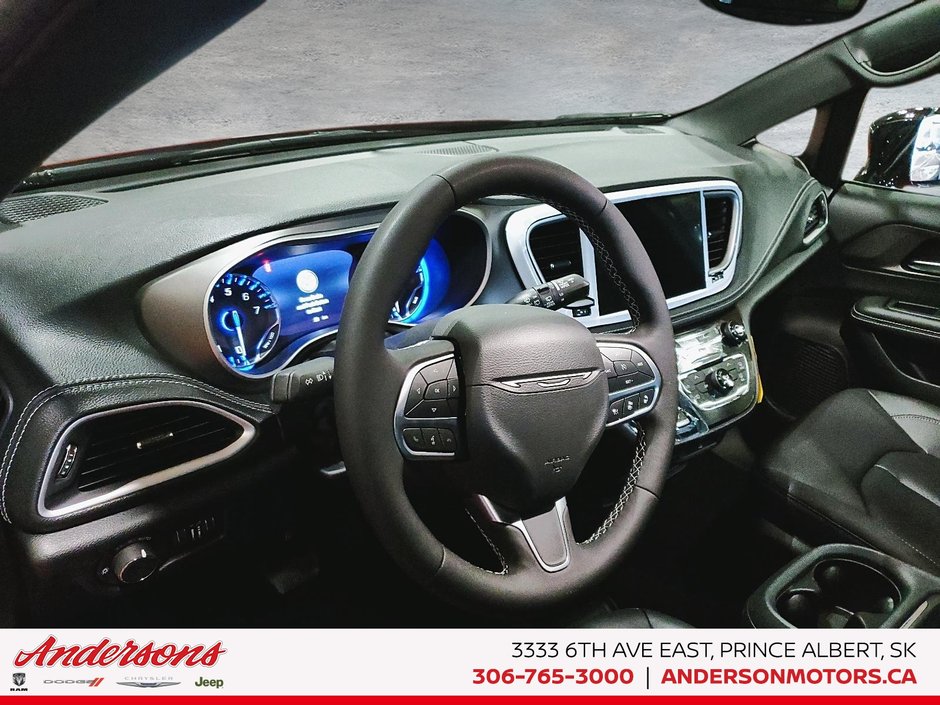 2027 Chrysler Pacifica SELECT AWD 3.6L V6 / Stow 'n Go / 360 Camera / ParkSense Assist