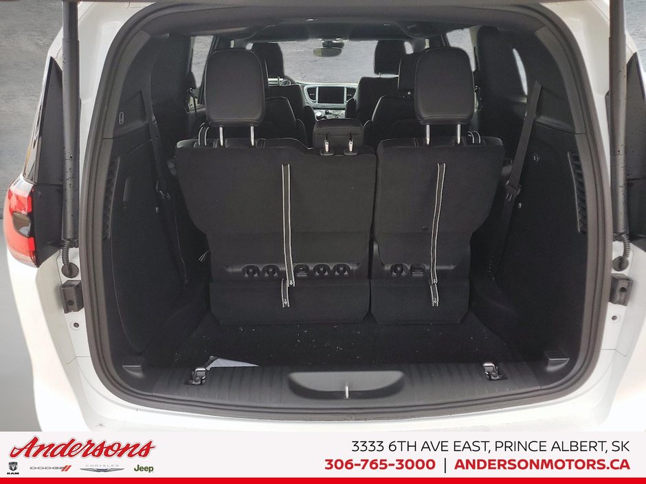 2027 Chrysler Pacifica SELECT AWD Parksense / Rear HVAC / Heated Seats