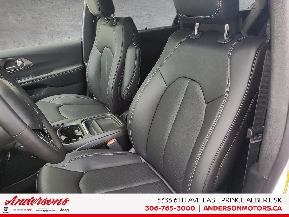 2027 Chrysler Pacifica SELECT AWD Parksense / Rear HVAC / Heated Seats