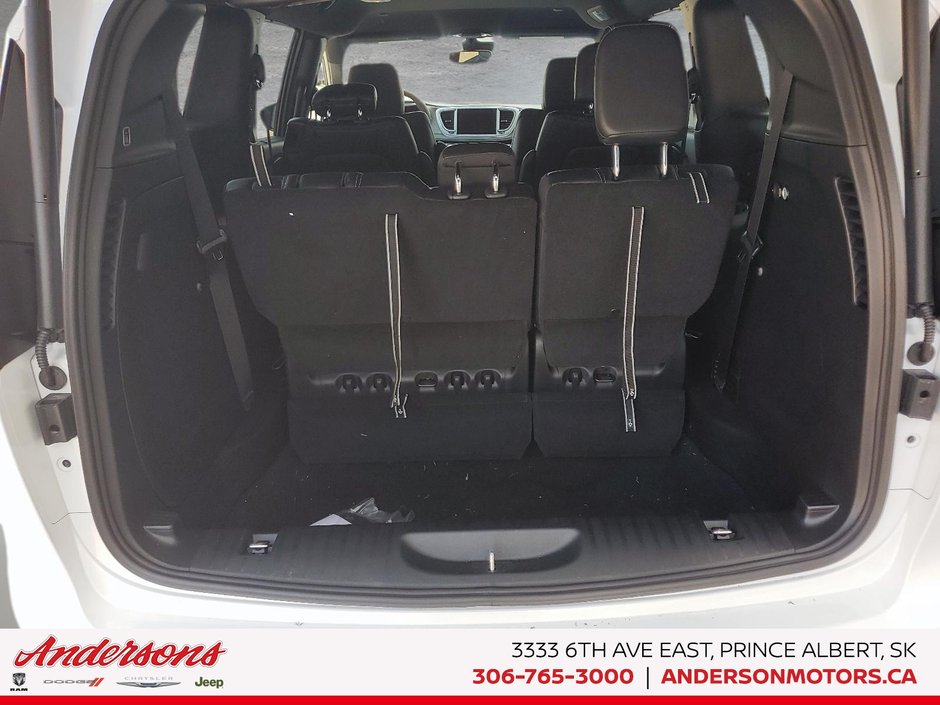 2027 Chrysler Pacifica Select Parksense / Rear HVAC / Heated Seats