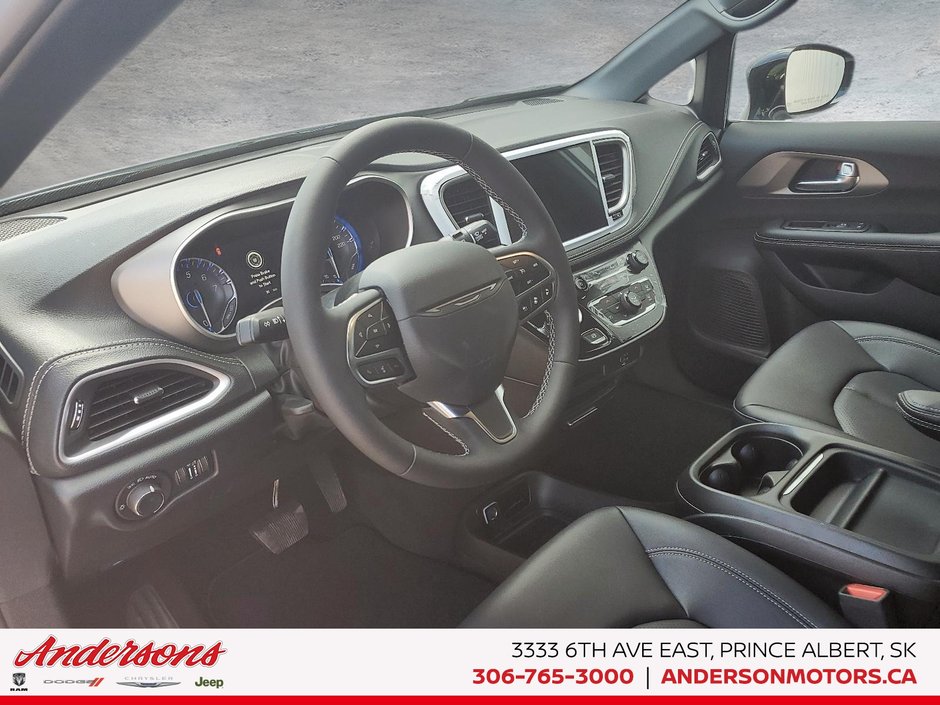 2027 Chrysler Pacifica Select Parksense / Rear HVAC / Heated Seats