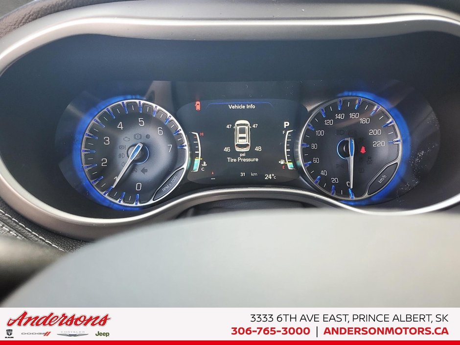 2027 Chrysler Pacifica Select Parksense / Rear HVAC / Heated Seats
