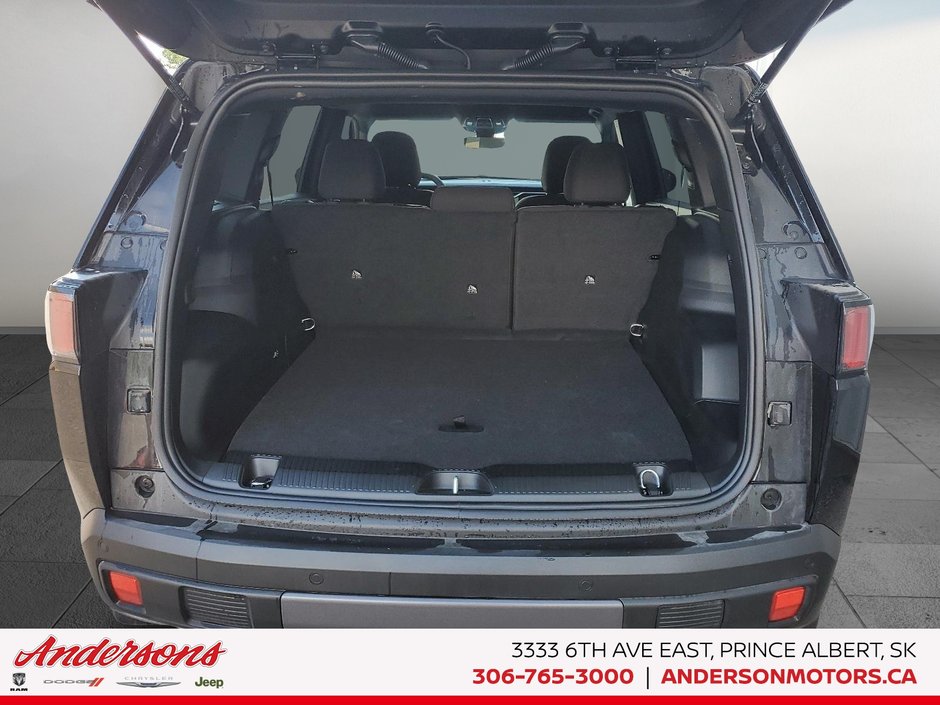 2026 Jeep Cherokee LAREDO Hybrid / Heated Seats & Steering Wheel / All-weather Floor Mats