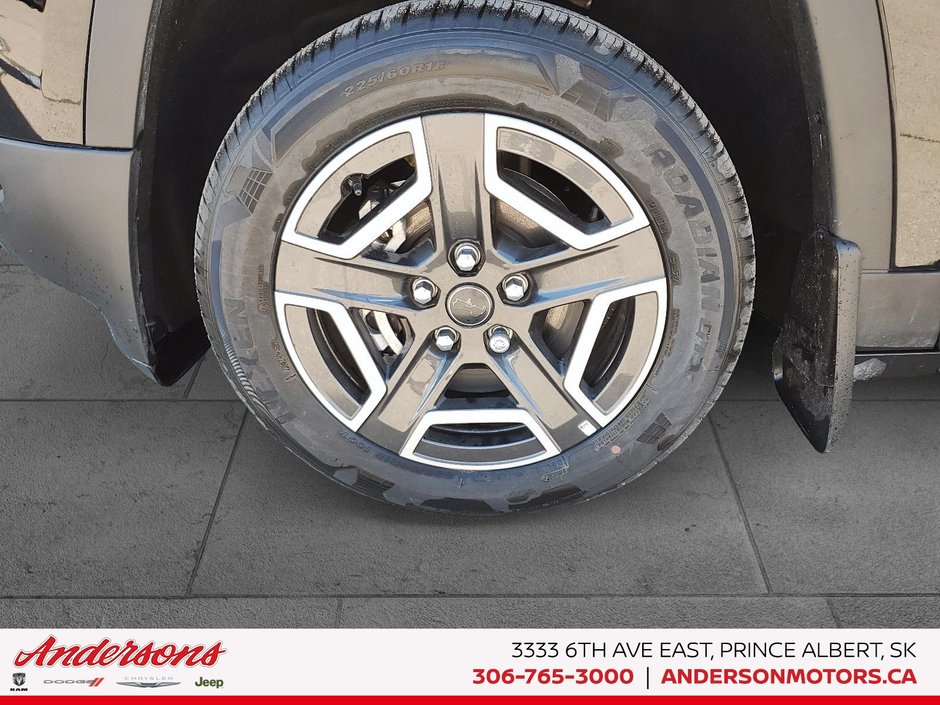 2026 Jeep Cherokee LAREDO Hybrid / Heated Seats & Steering Wheel / All-weather Floor Mats