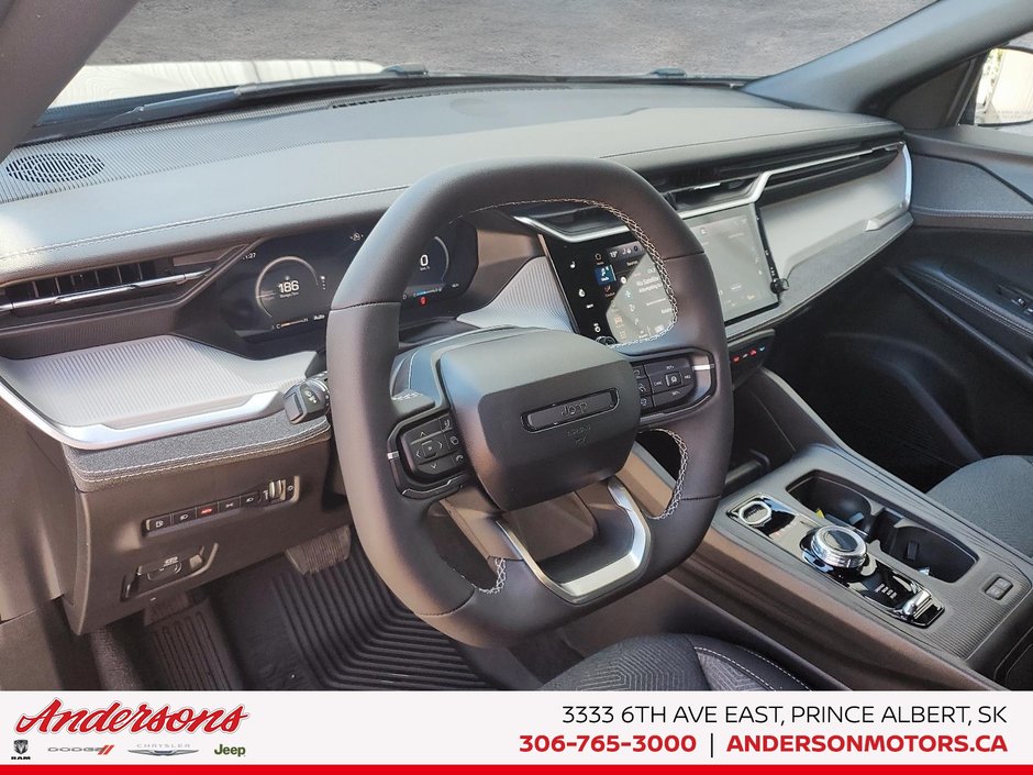 2026 Jeep Cherokee LAREDO Hybrid / Heated Seats & Steering Wheel / All-weather Floor Mats