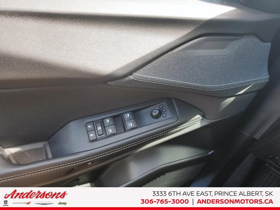 2026 Jeep Cherokee LAREDO Hybrid / Heated Seats & Steering Wheel / All-weather Floor Mats