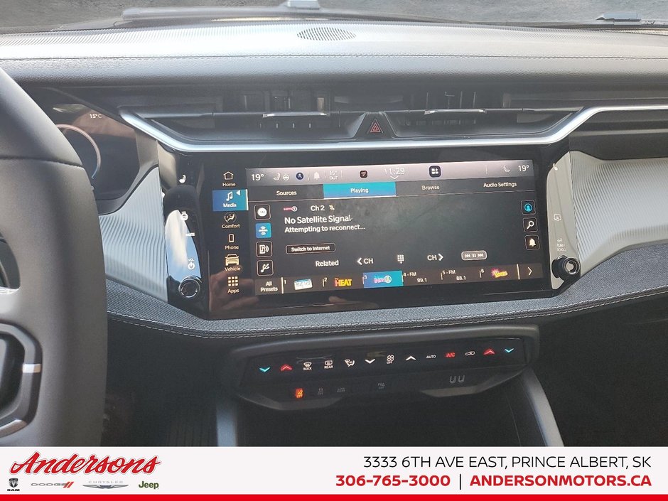 2026 Jeep Cherokee LAREDO Hybrid / Heated Seats & Steering Wheel / All-weather Floor Mats