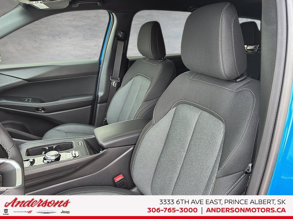 2026 Jeep Cherokee LAREDO Hybrid / Heated Seats & Steering Wheel / All-weather Floor Mats