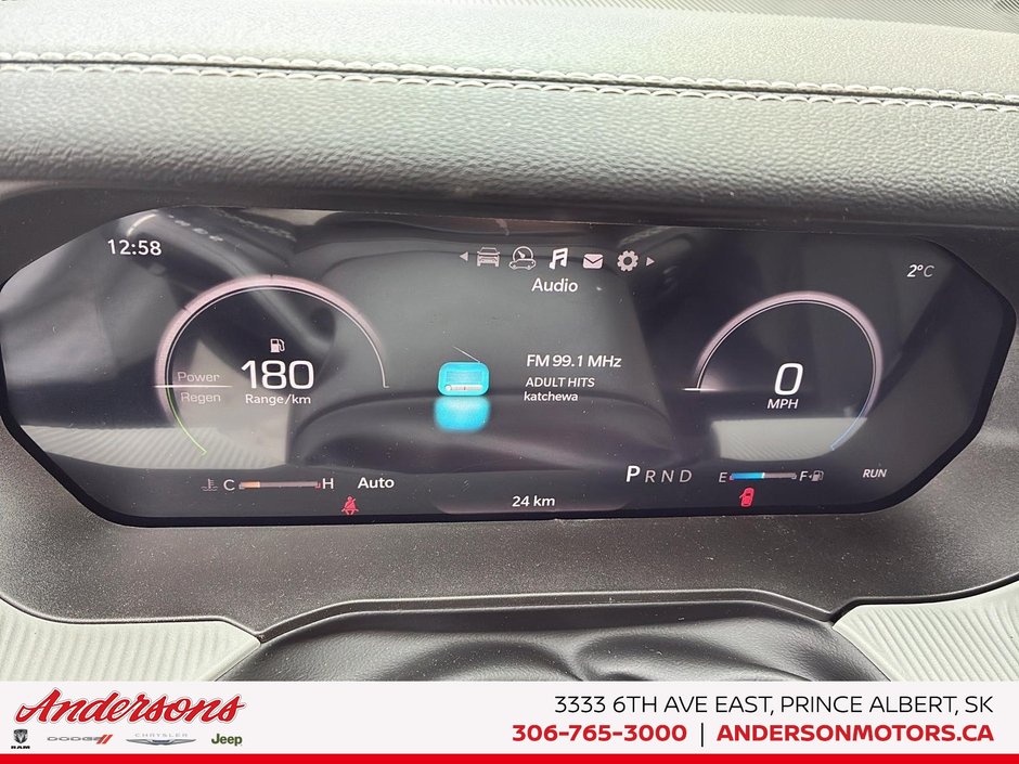 2026 Jeep Cherokee LIMITED Hybrid / Uconnect 5 with 12.3–inch display