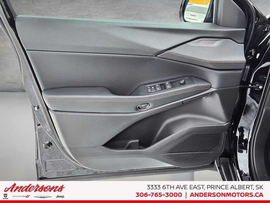 2026 Jeep Cherokee LIMITED Hybrid / Uconnect 5 with 12.3–inch display