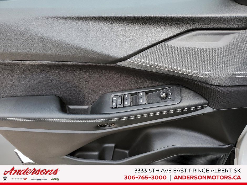 2026 Jeep Cherokee Laredo Hybrid / SelecTerrain / ParkSense