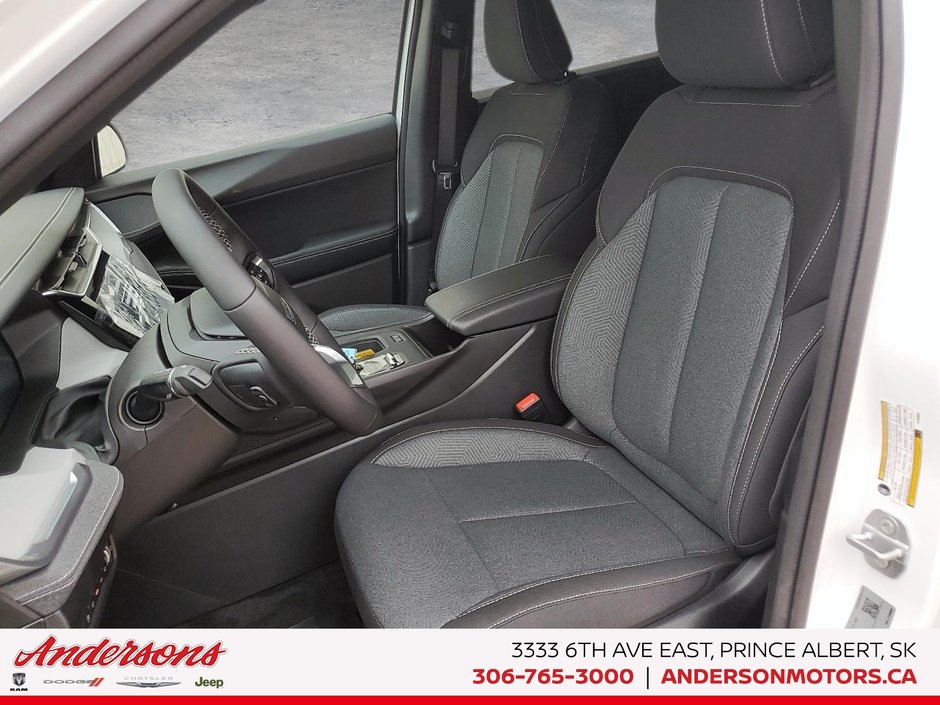 2026 Jeep Cherokee Laredo Hybrid / SelecTerrain / ParkSense