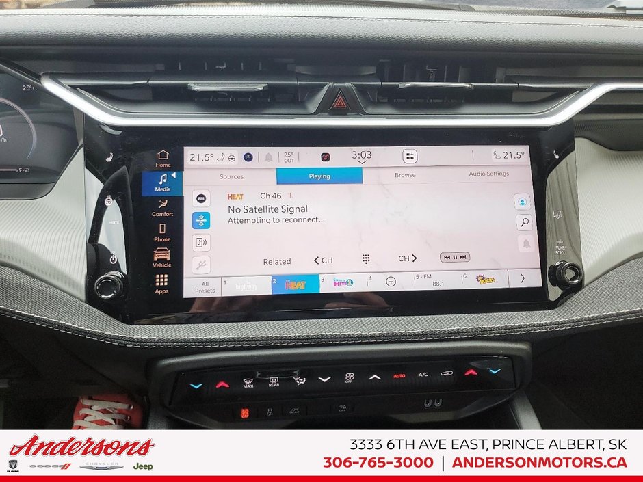 2026 Jeep Cherokee Laredo Hybrid / SelecTerrain / ParkSense