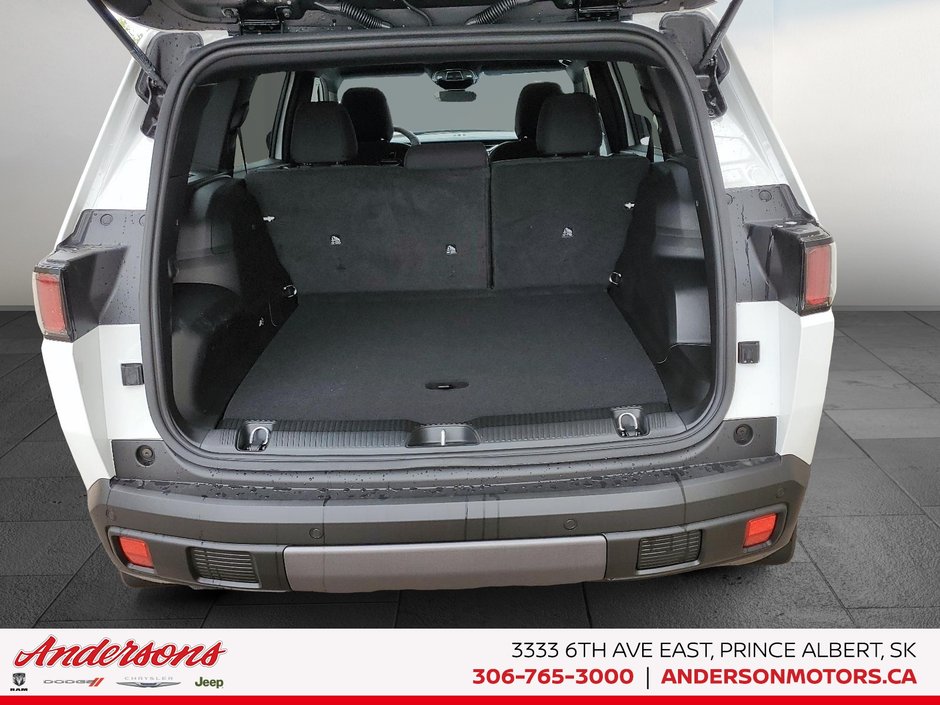 2026 Jeep Cherokee Laredo Hybrid / SelecTerrain / ParkSense