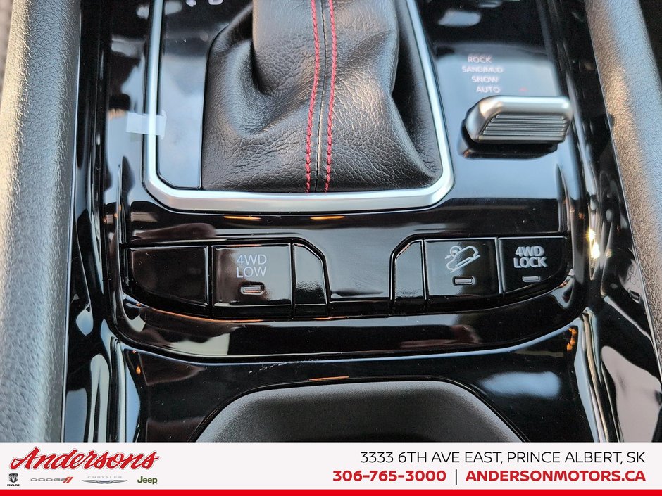 2026 Jeep Compass TRAILHAWK Sunroof / Trailer Tow Group / Premium Alpine Sound