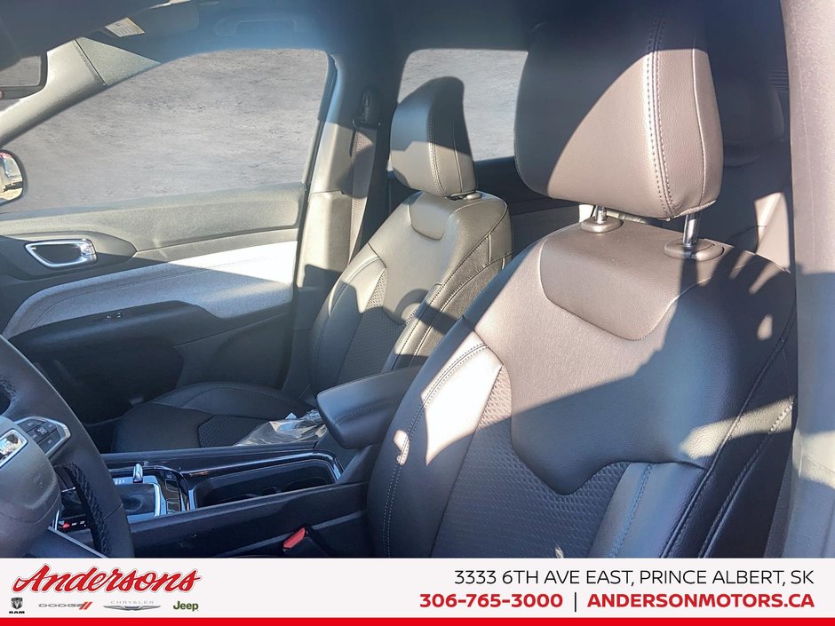 2026 Jeep Compass NORTH Altitude Package / Trailer Tow / Heated Seats & Steering