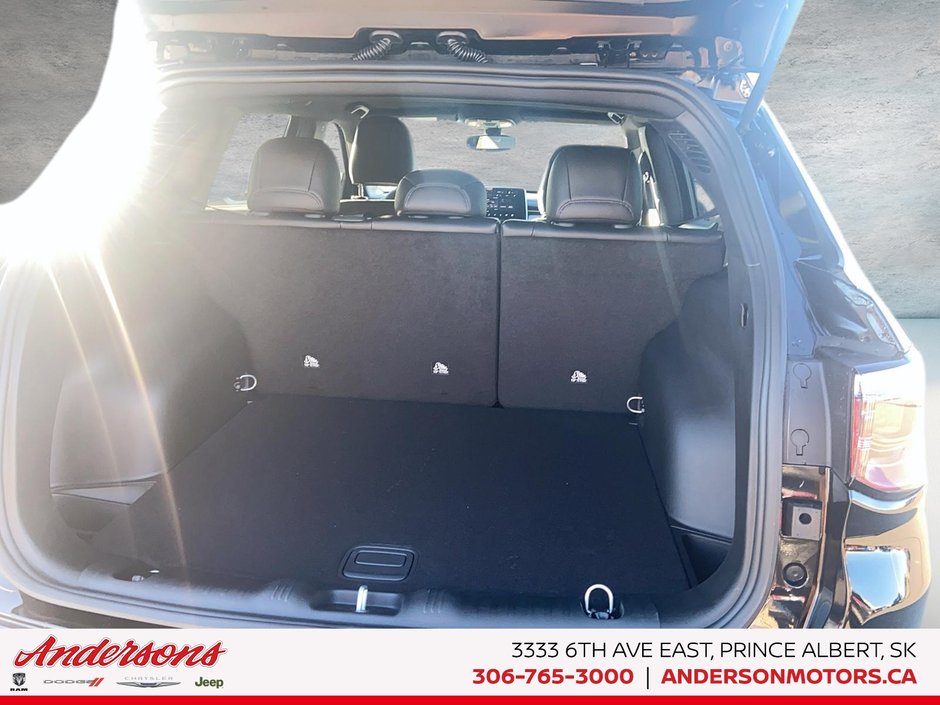 2026 Jeep Compass NORTH Altitude Package / Trailer Tow / Heated Seats & Steering