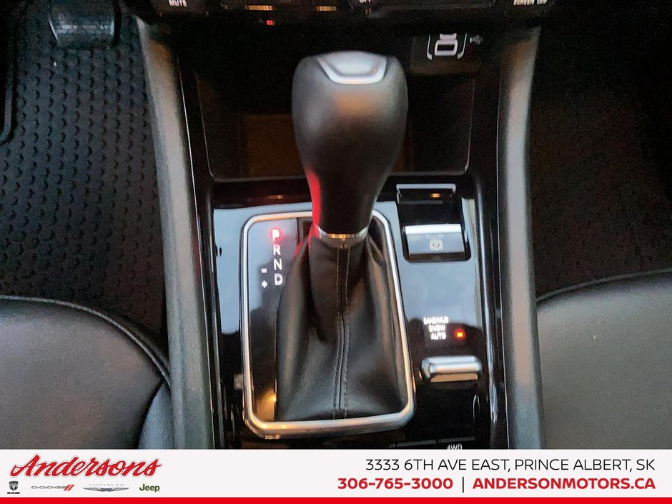 2026 Jeep Compass NORTH Heated Seats & Wheel / 10.1-Inch Uconnect NAV