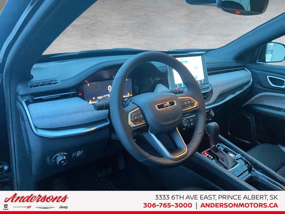 2026 Jeep Compass NORTH Heated Seats & Wheel / 10.1-Inch Uconnect NAV