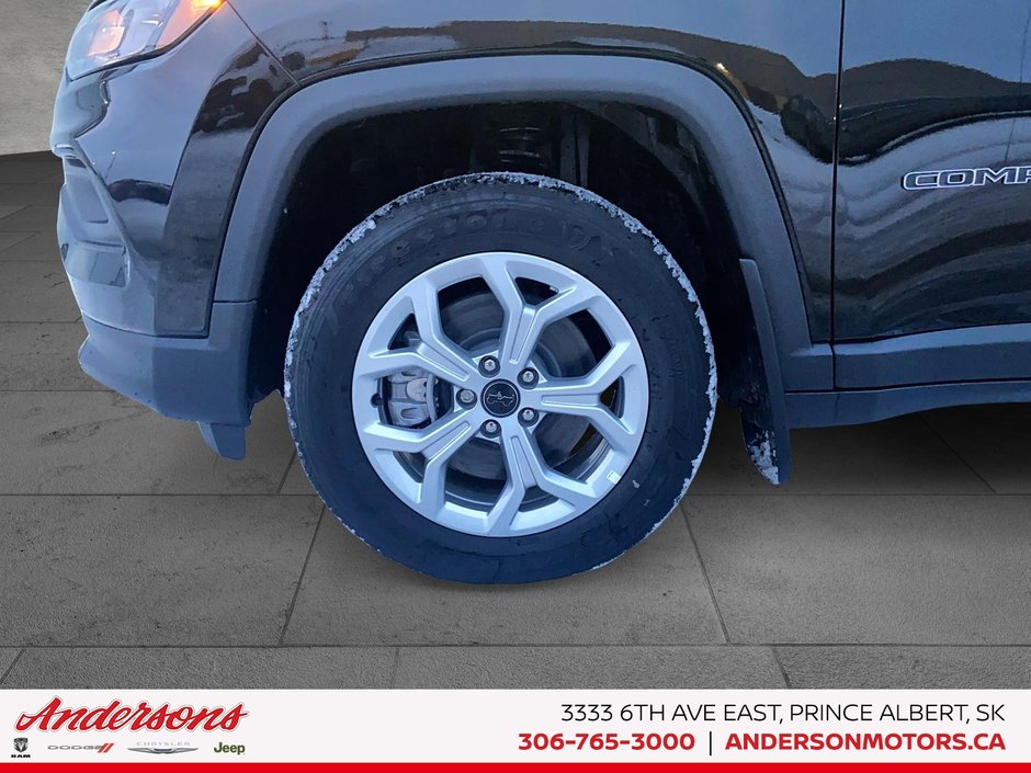 2026 Jeep Compass NORTH Heated Seats & Wheel / 10.1-Inch Uconnect NAV