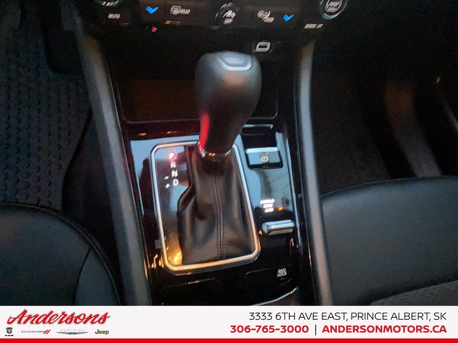 2026 Jeep Compass NORTH Heated Seats & Wheel / 10.1-Inch Uconnect NAV