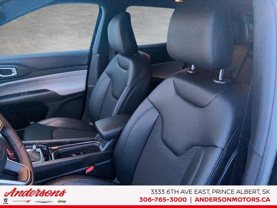 2026 Jeep Compass NORTH Heated Seats & Wheel / 10.1-Inch Uconnect NAV