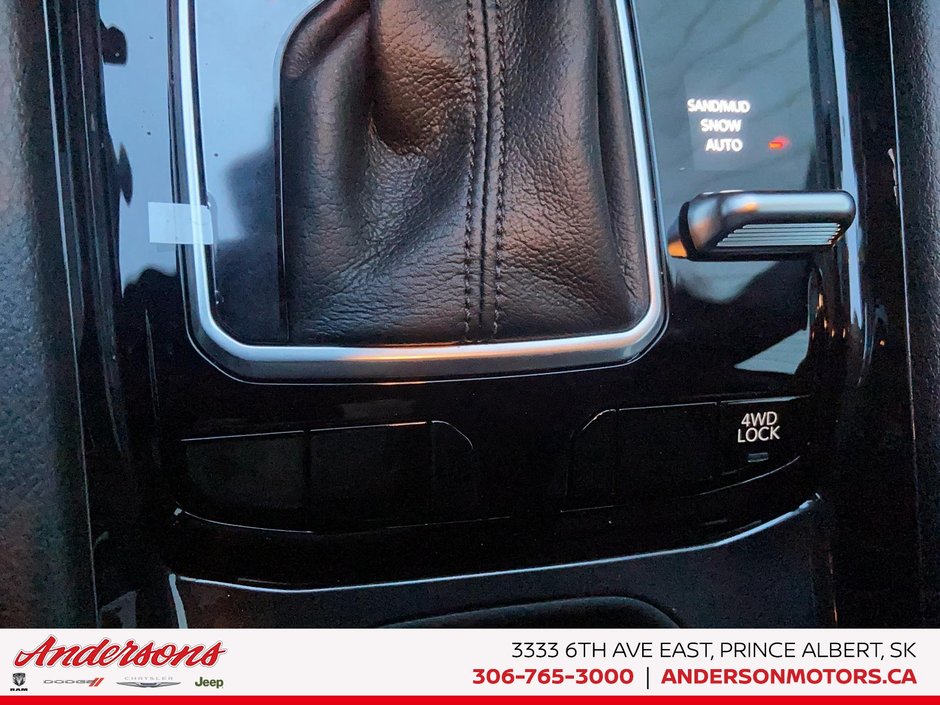 2026 Jeep Compass NORTH Heated Seats & Wheel / 10.1-Inch Uconnect NAV