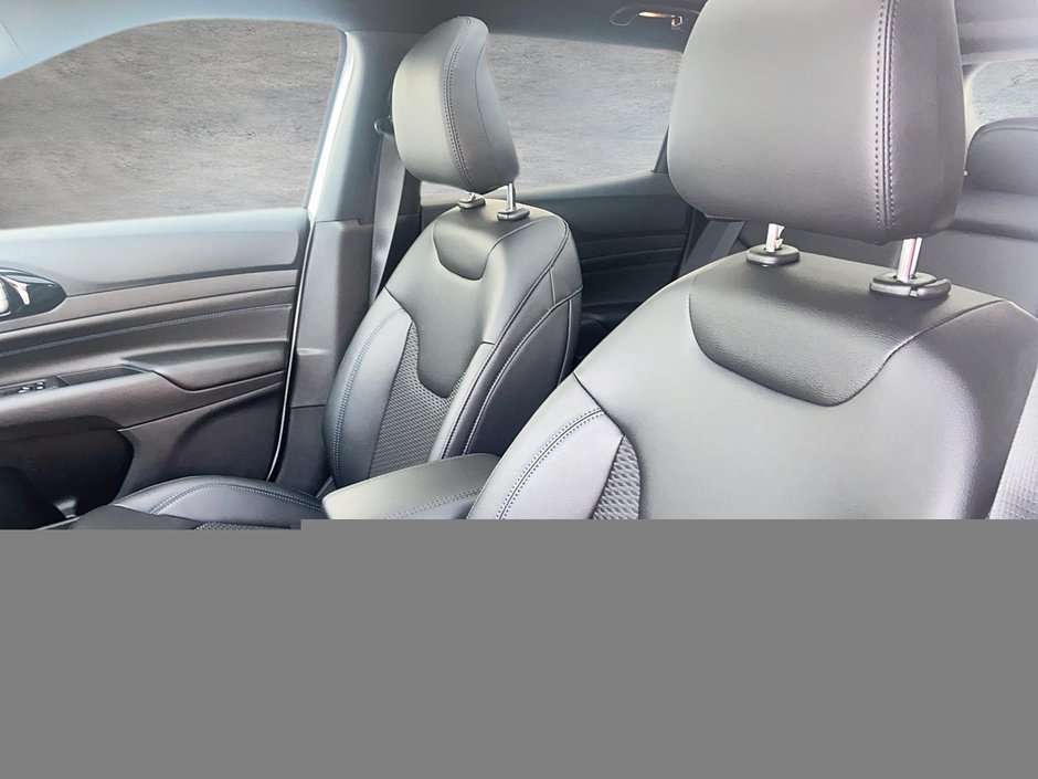 2026 Jeep Compass NORTH Altitude Special Edition / Dual-Pane Panoramic Sunroof / 10.1-Inch Uconnect NAV