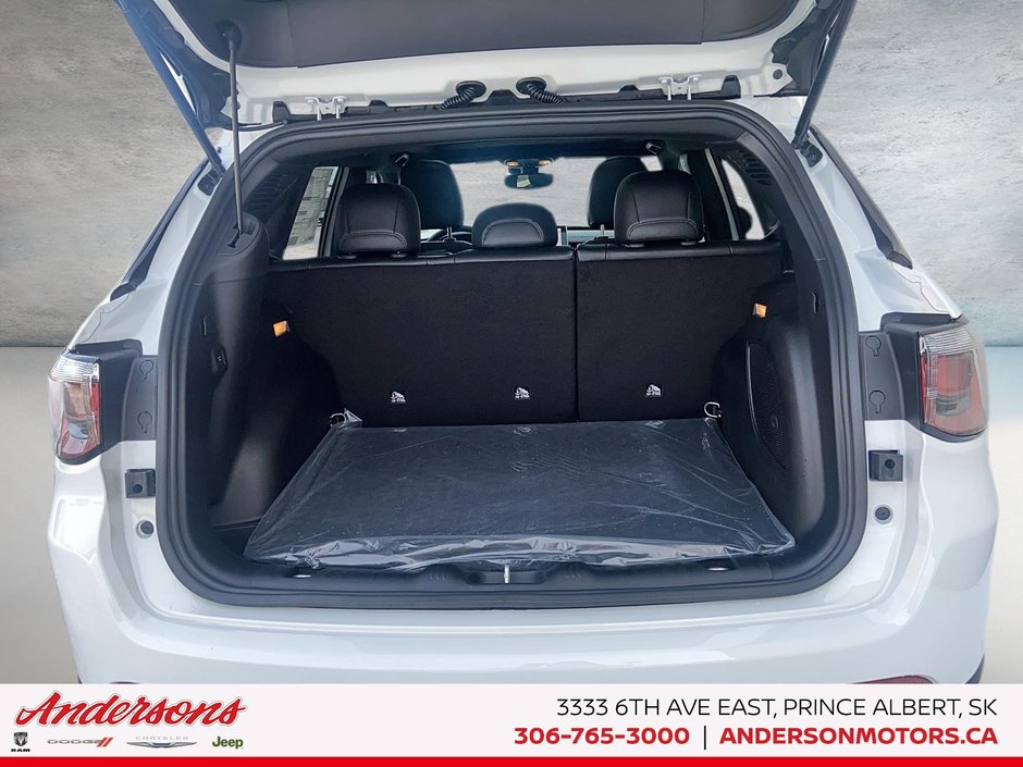 2026 Jeep Compass NORTH Altitude Special Edition / Dual-Pane Panoramic Sunroof / 10.1-Inch Uconnect NAV