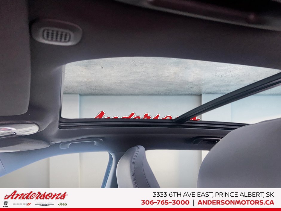 2026 Jeep Compass NORTH Altitude Special Edition / Dual-Pane Panoramic Sunroof / 10.1-Inch Uconnect NAV
